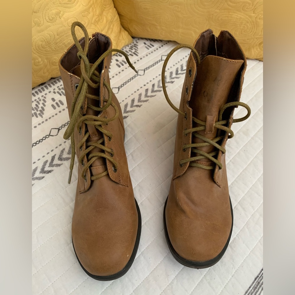 Breckelles Booties - Size 8